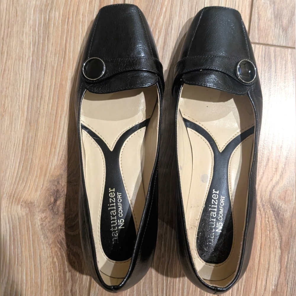 Naturalizer heels. Black. Size 6
